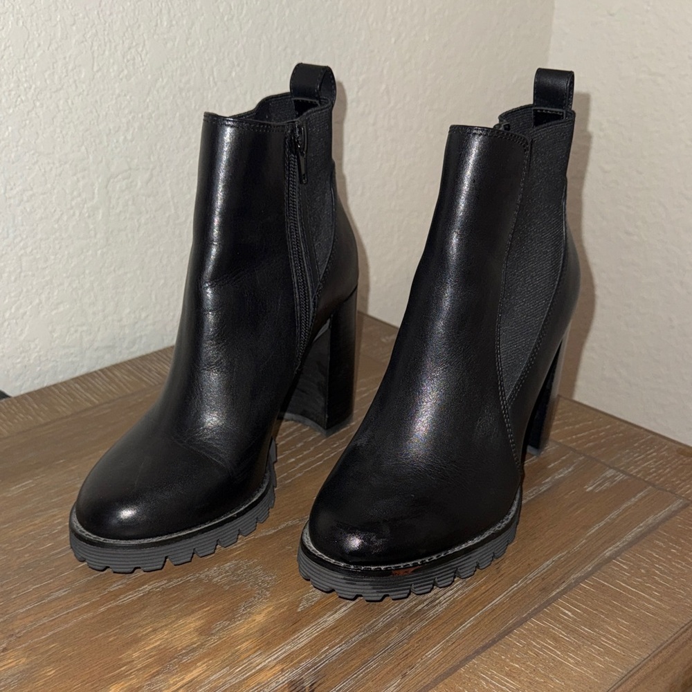 Gibson Latimer Black Heeled Boots